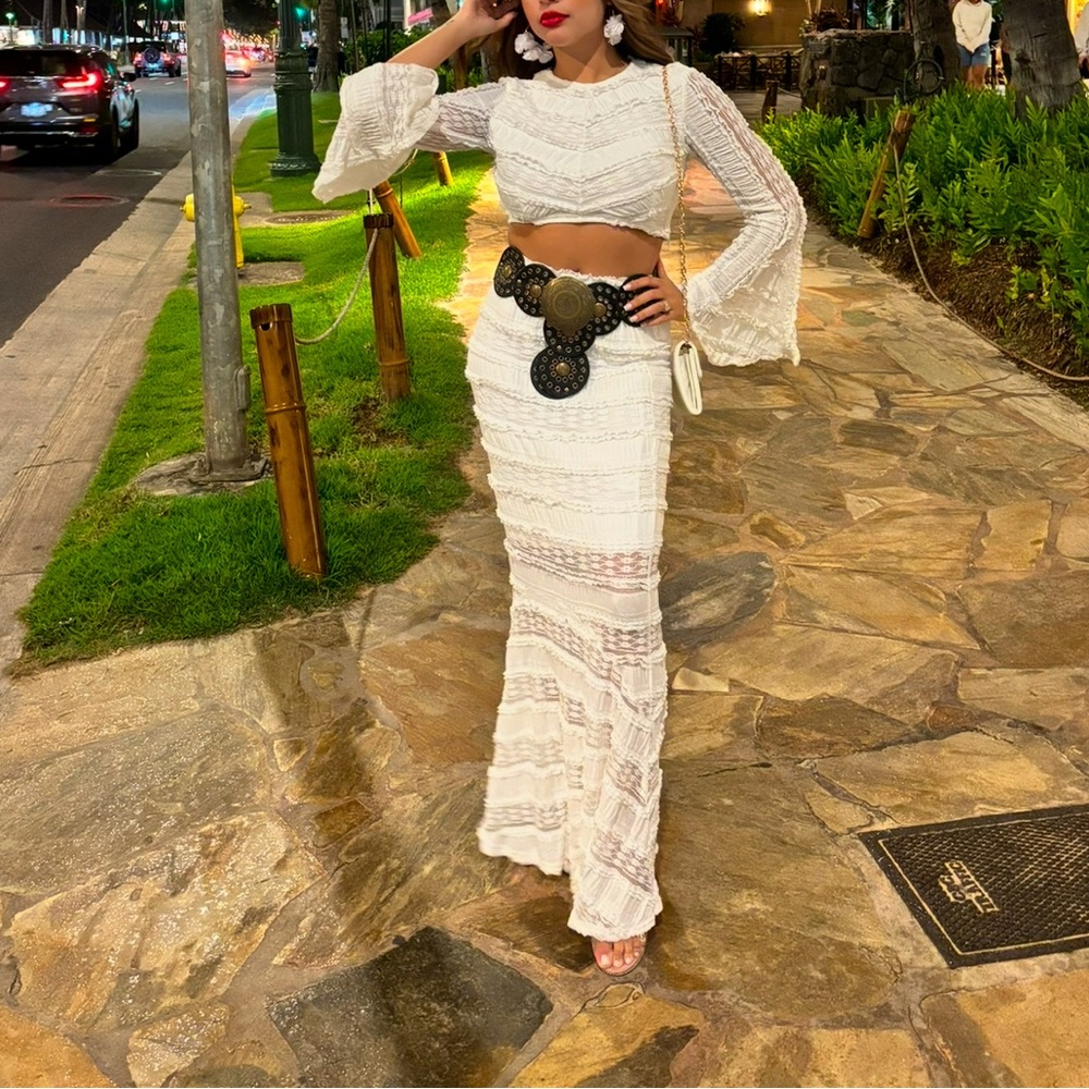 Elegant White Lace Skirt